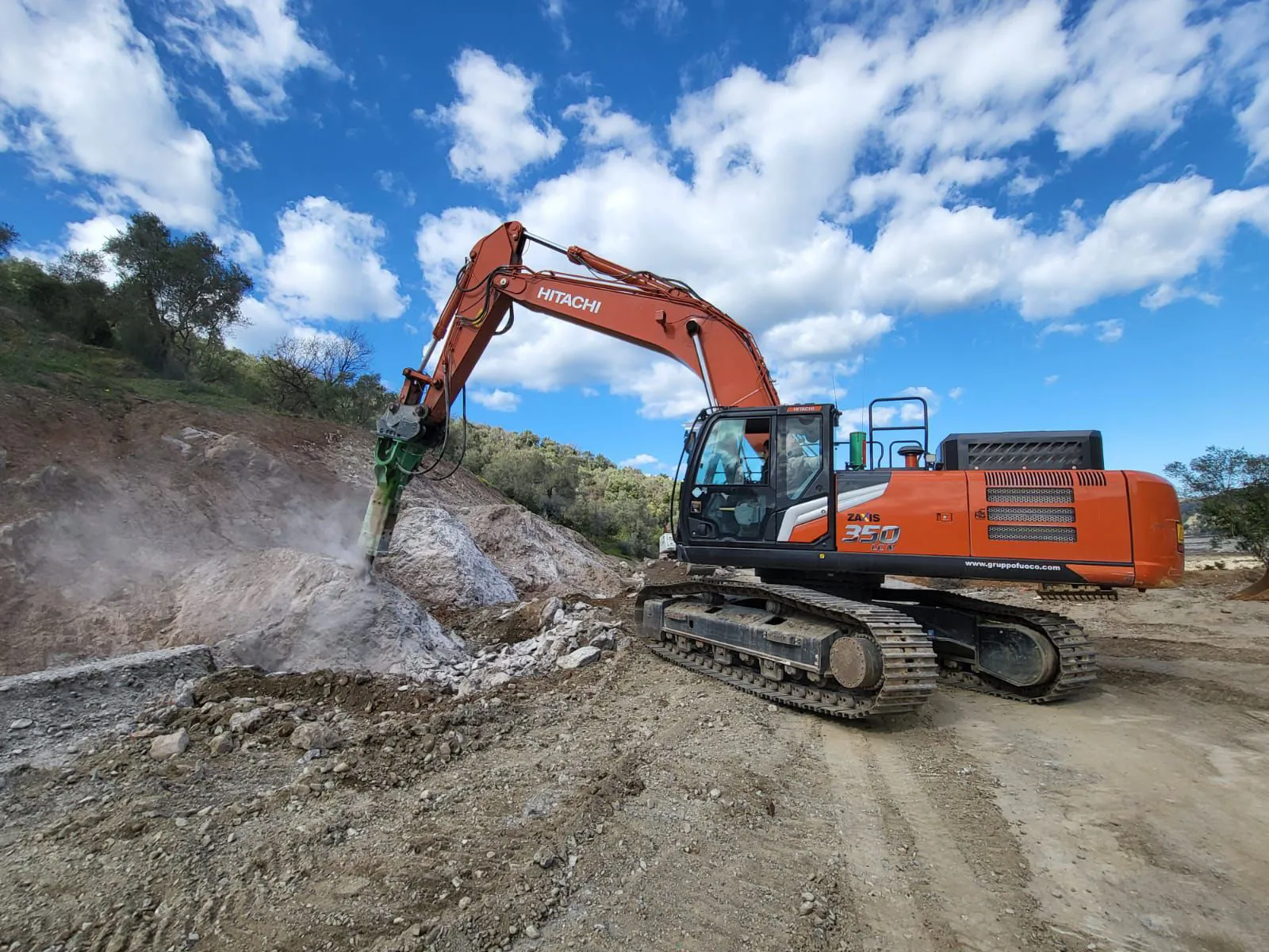 Comfort and reliability in quarry site | Global Highways